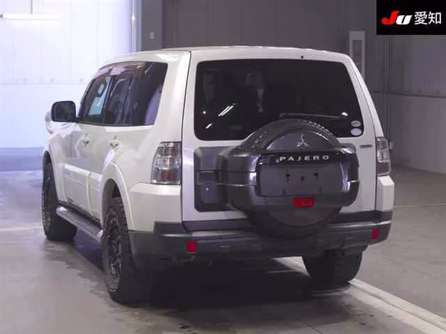 MITSUBISHI PAJERO