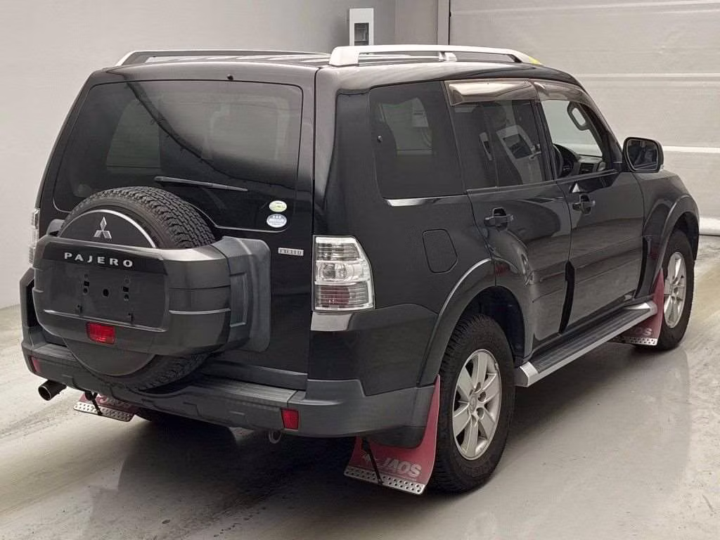 MITSUBISHI PAJERO