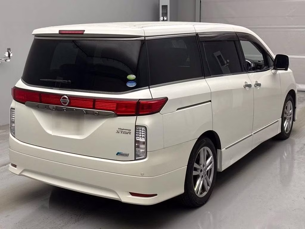 NISSAN ELGRAND