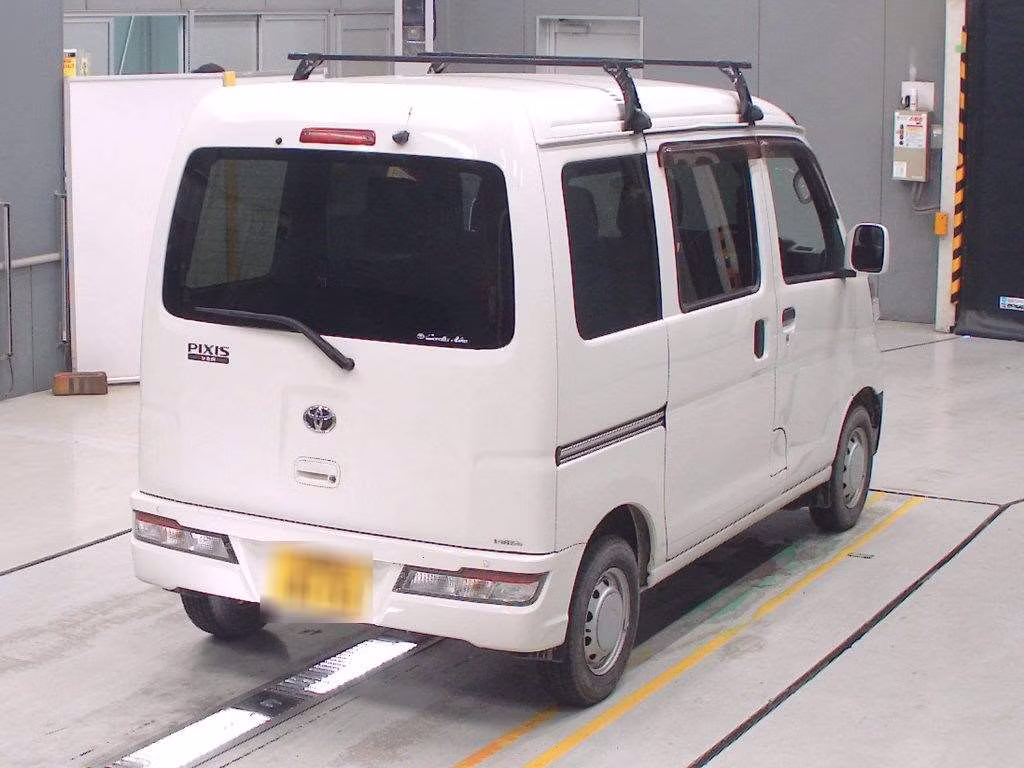 TOYOTA PIXIS VAN
