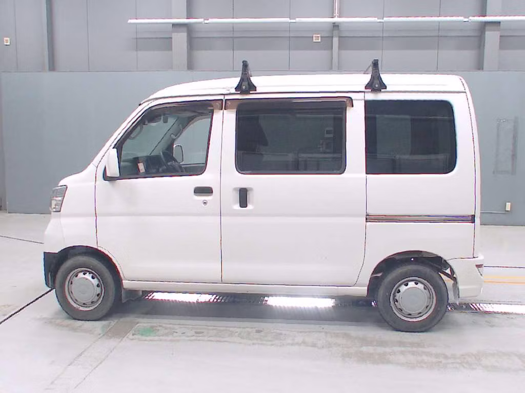 TOYOTA PIXIS VAN