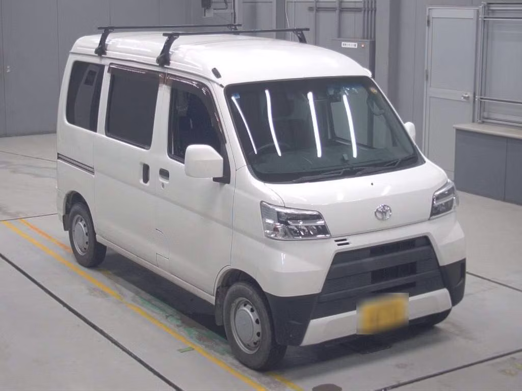 TOYOTA PIXIS VAN
