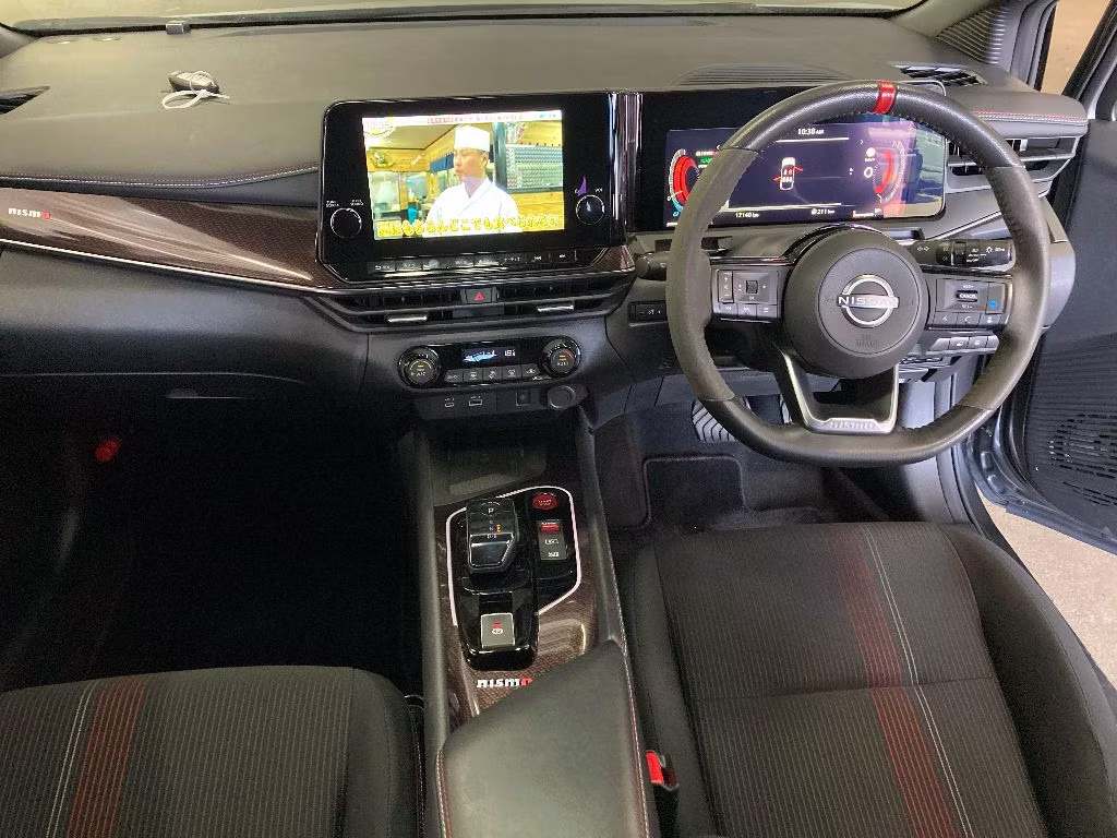 NISSAN AURA