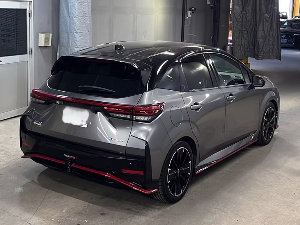 NISSAN AURA
