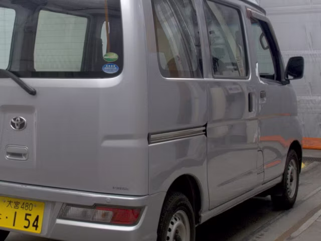 TOYOTA PIXIS VAN