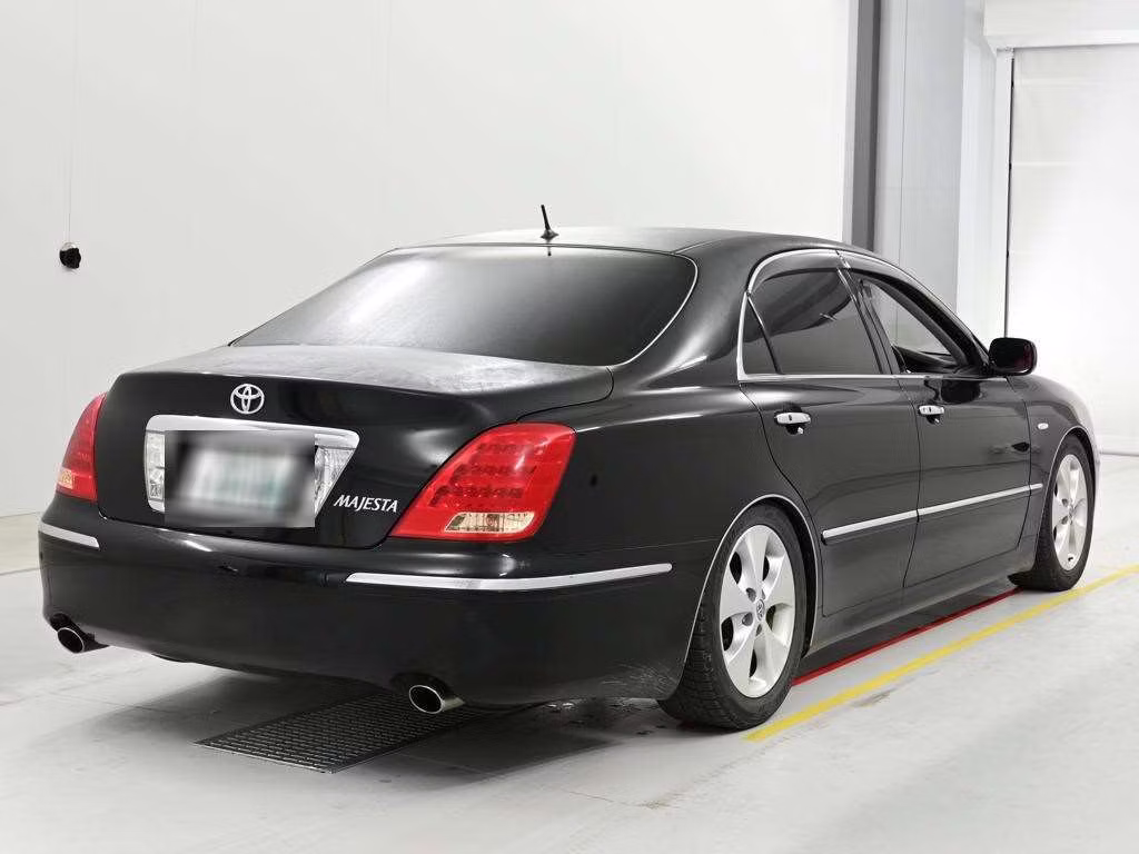 TOYOTA CROWN MAJESTA