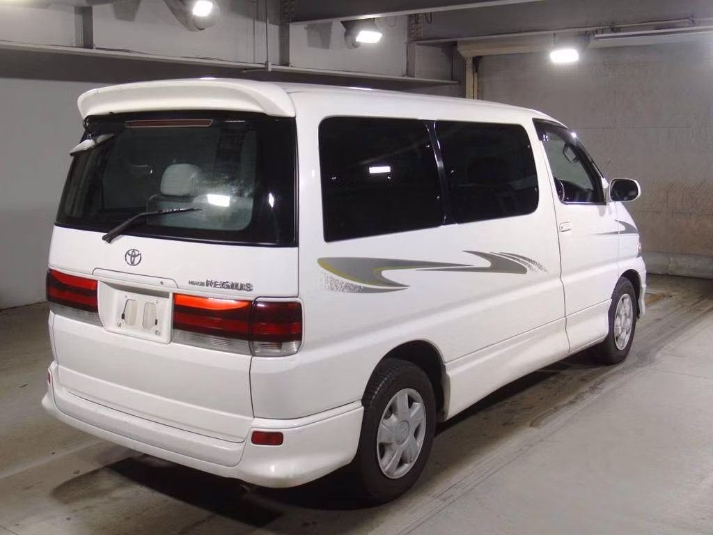 TOYOTA HIACE REGIUS