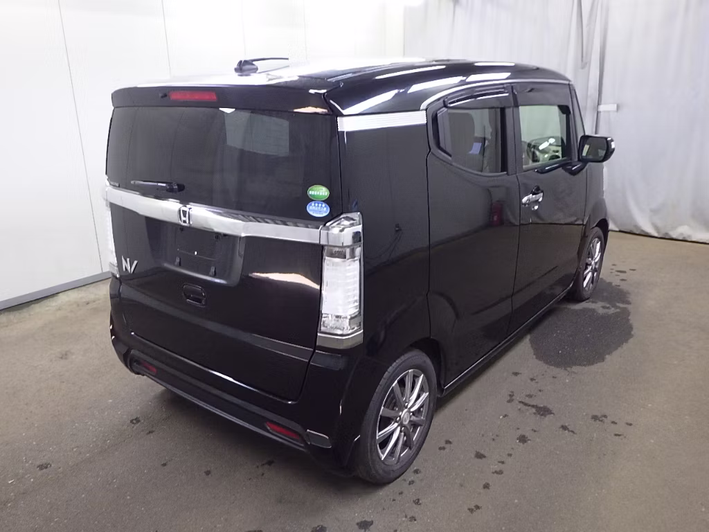 HONDA N-BOX SLASH