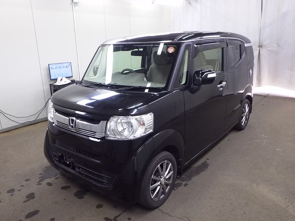 HONDA N-BOX SLASH