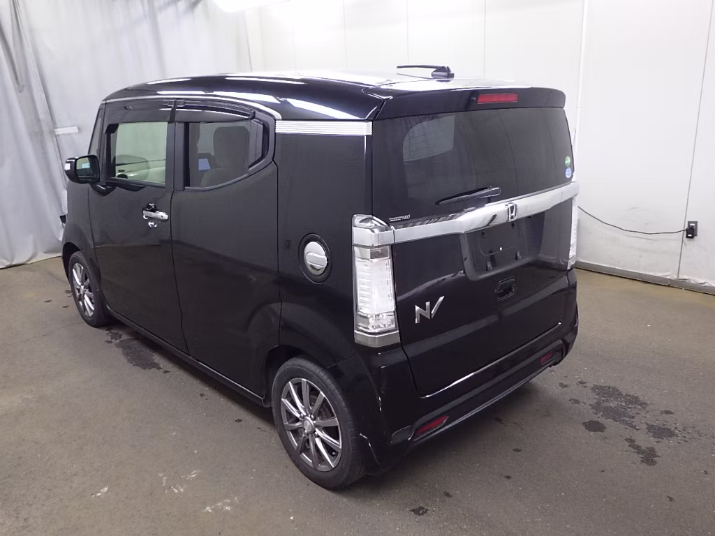 HONDA N-BOX SLASH