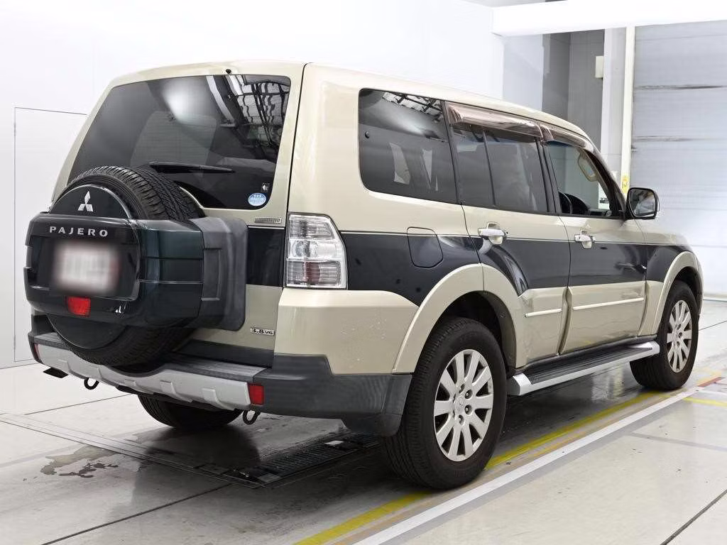 MITSUBISHI PAJERO