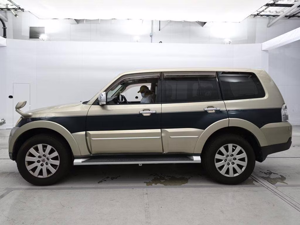 MITSUBISHI PAJERO