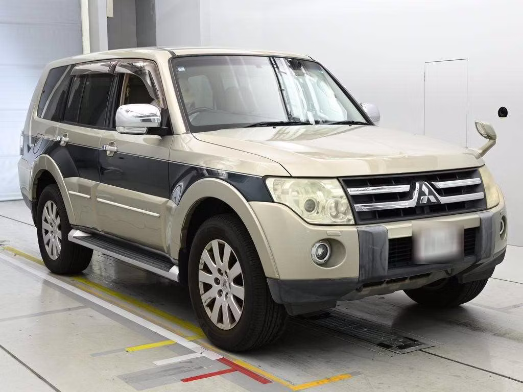MITSUBISHI PAJERO