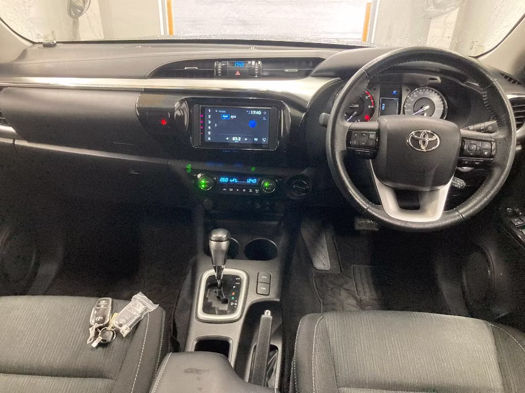 TOYOTA HILUX