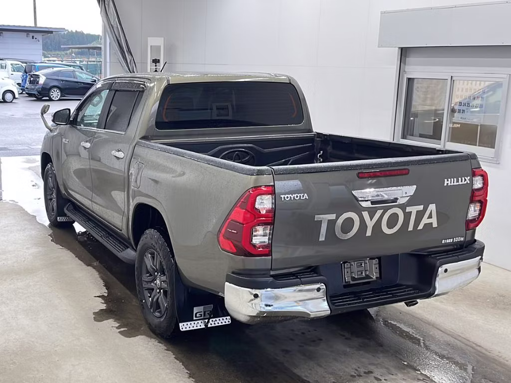 TOYOTA HILUX