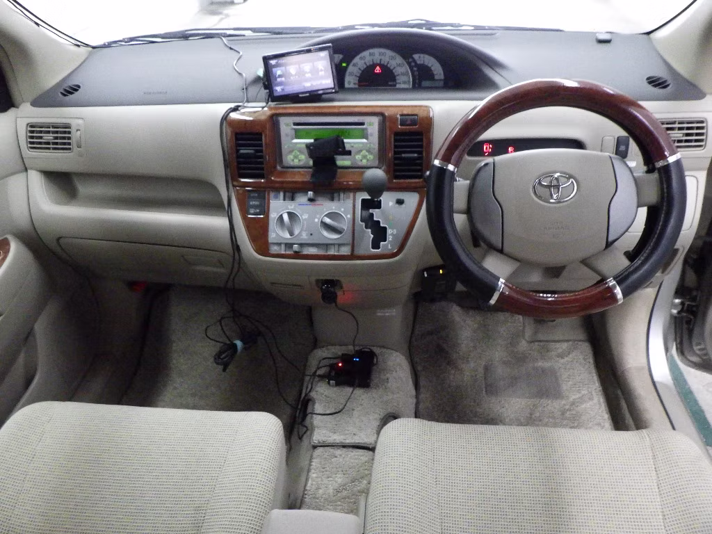 TOYOTA RAUM