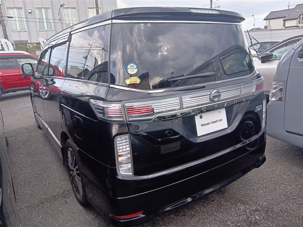 NISSAN ELGRAND