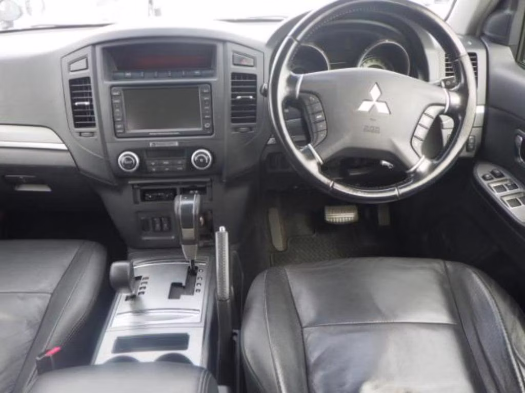 MITSUBISHI PAJERO