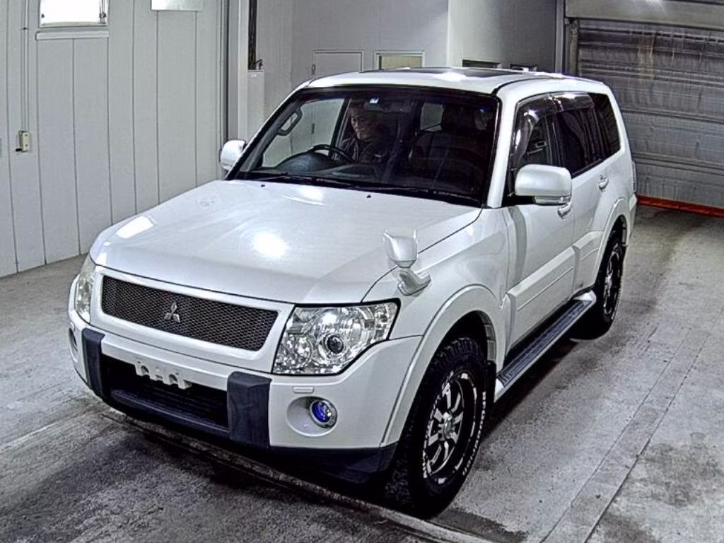 MITSUBISHI PAJERO