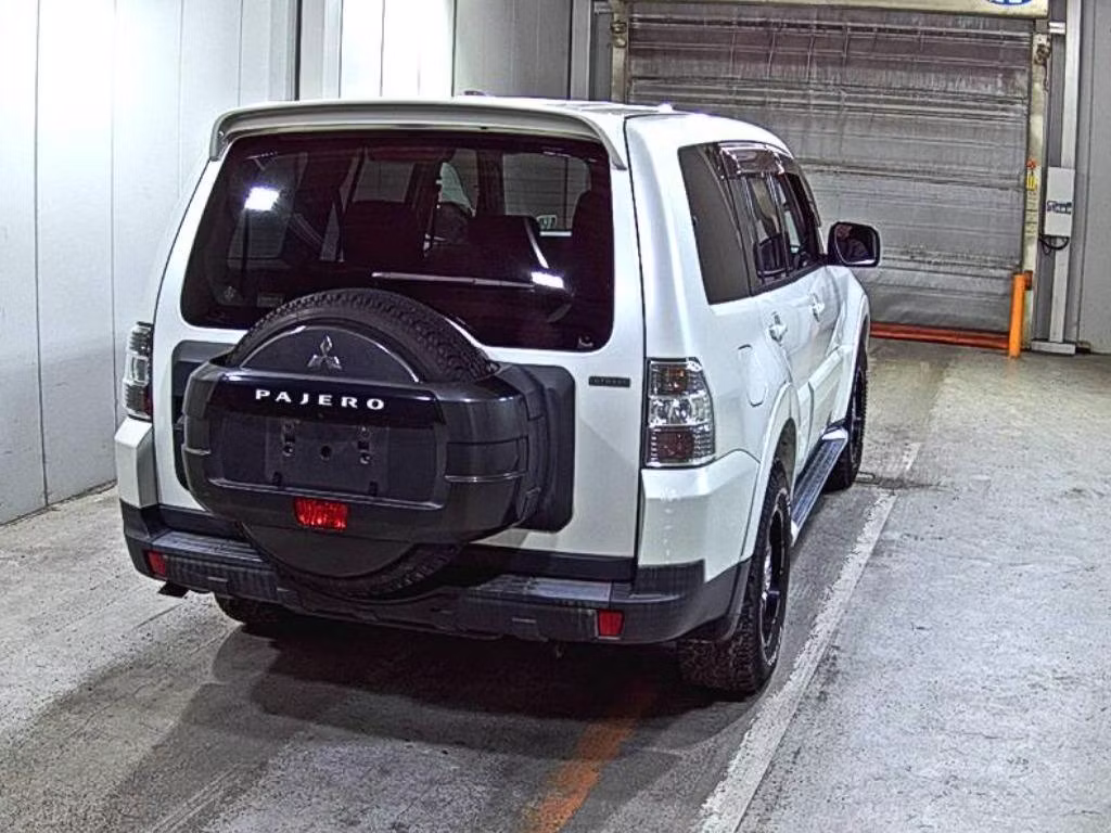MITSUBISHI PAJERO