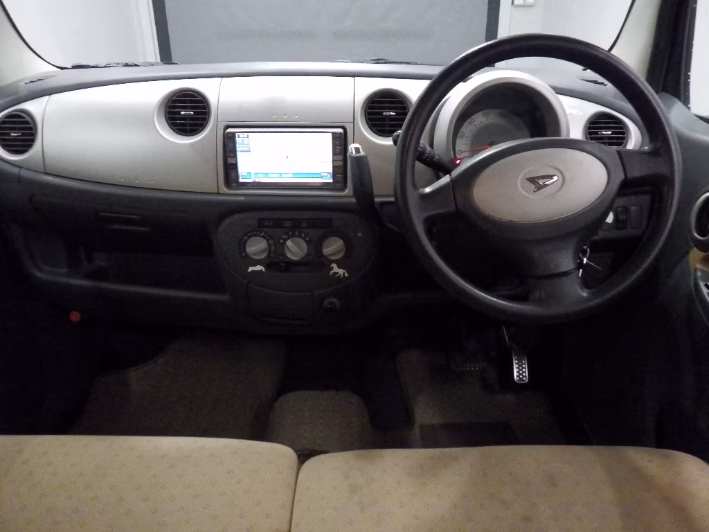 DAIHATSU MOVE LATTE