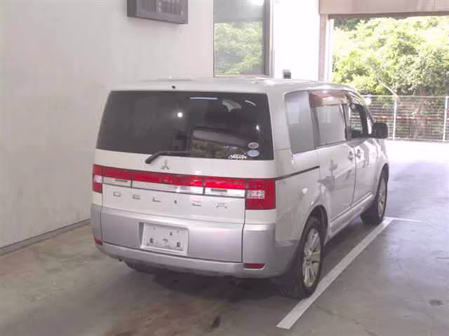 MITSUBISHI DELICA D:5