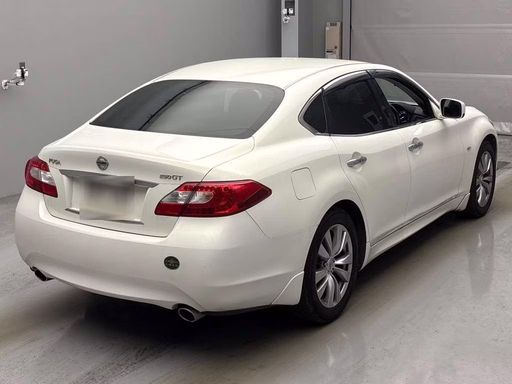 NISSAN FUGA