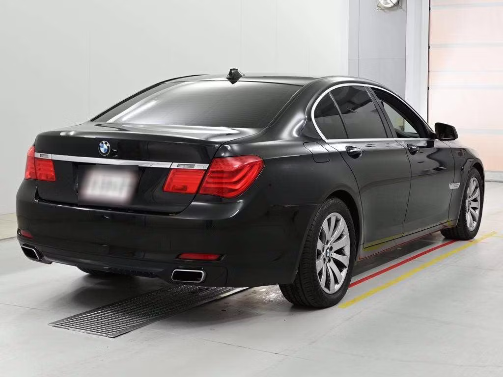 BMW 7-SERIES
