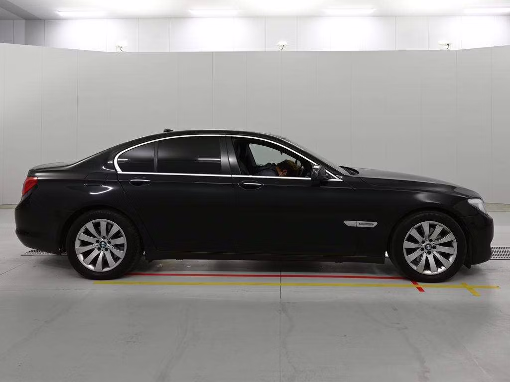 BMW 7-SERIES