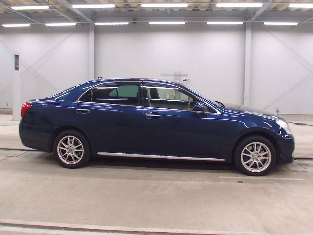 TOYOTA CROWN MAJESTA