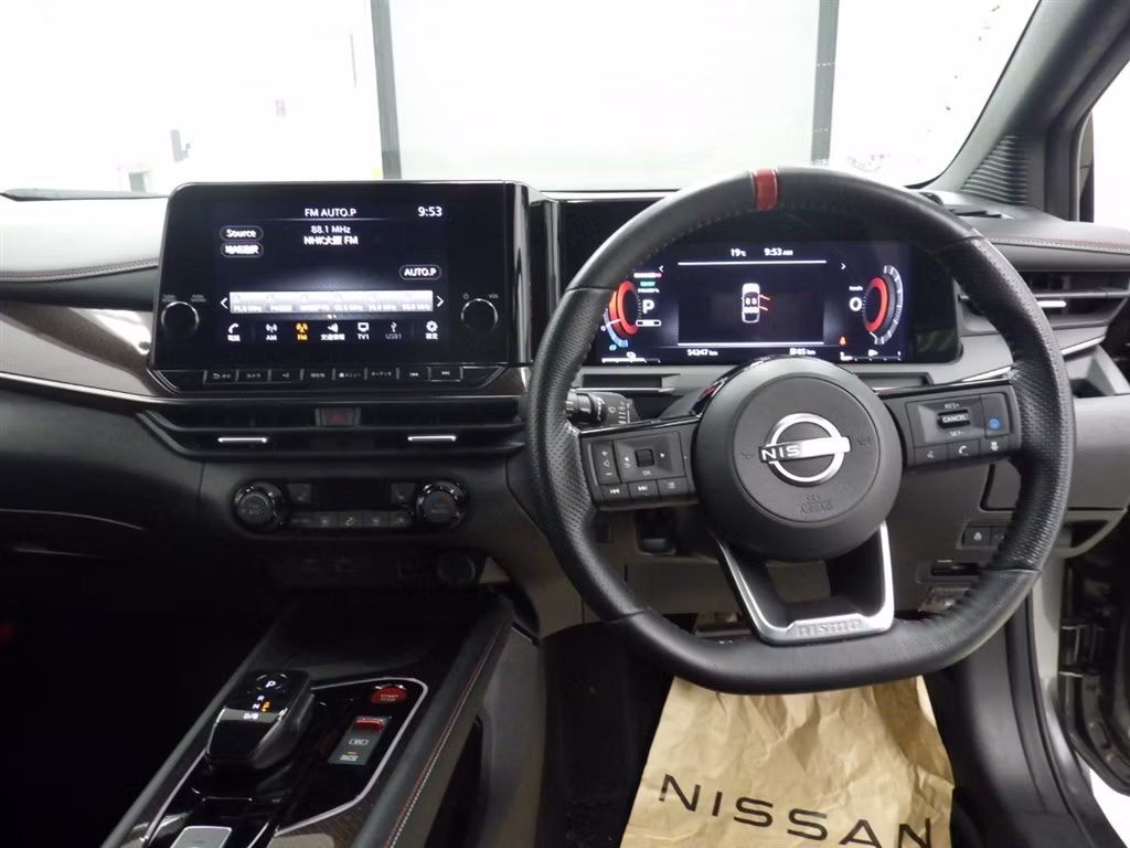 NISSAN AURA