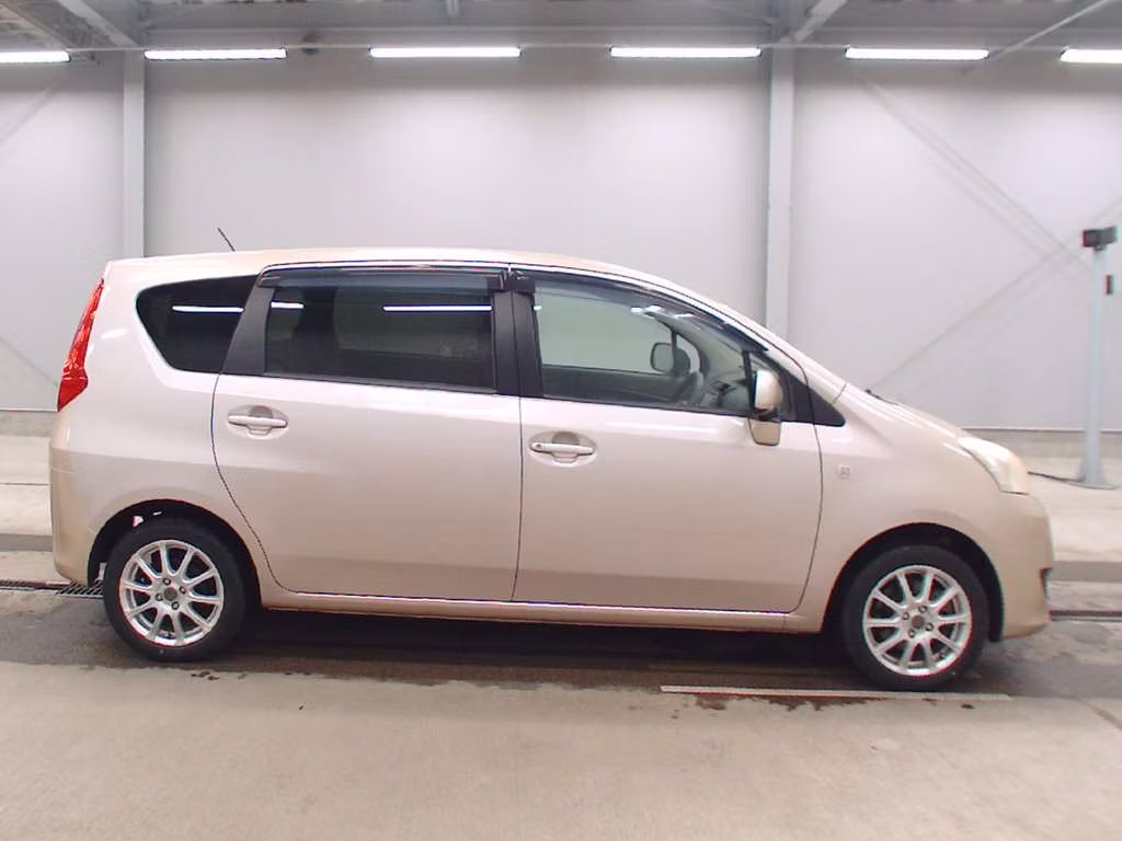 TOYOTA PASSO SETTE