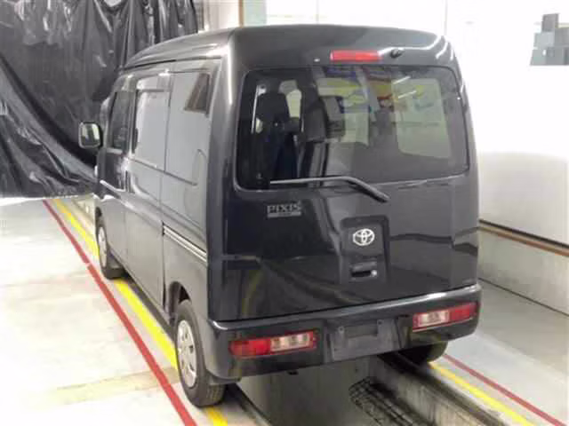 TOYOTA PIXIS VAN