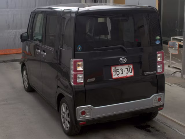 DAIHATSU WAKE