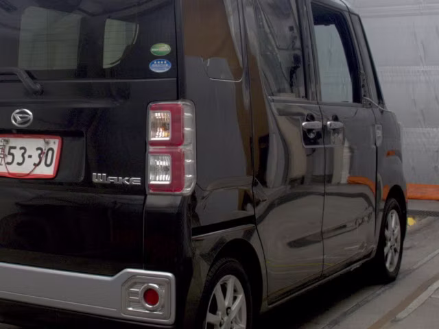 DAIHATSU WAKE