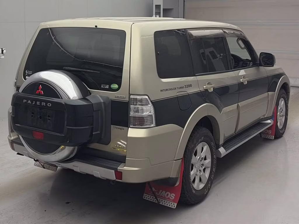 MITSUBISHI PAJERO