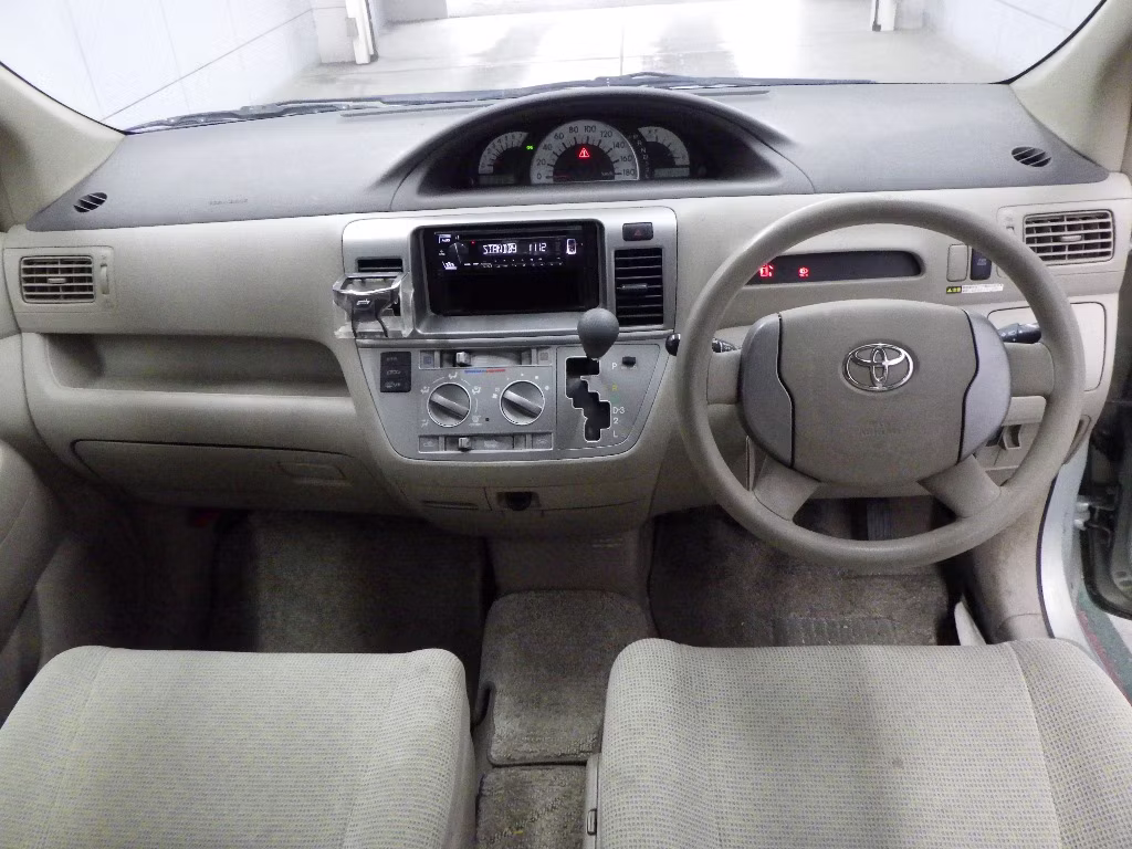 TOYOTA RAUM