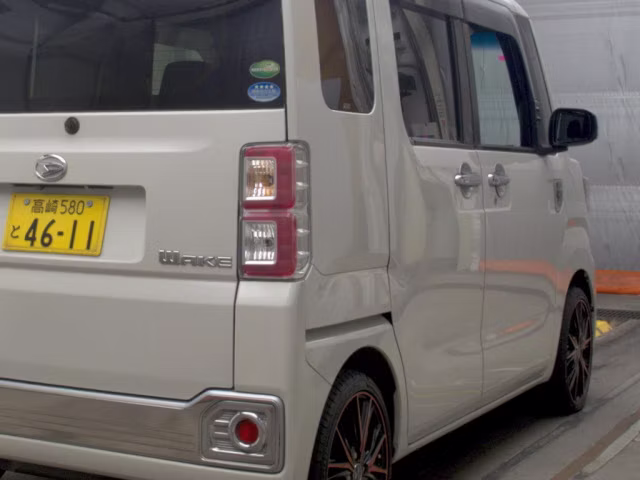DAIHATSU WAKE