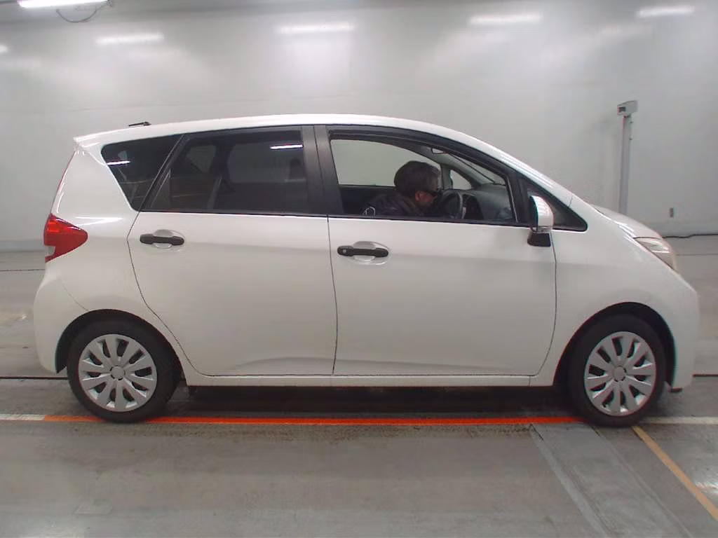 SUBARU TREZIA