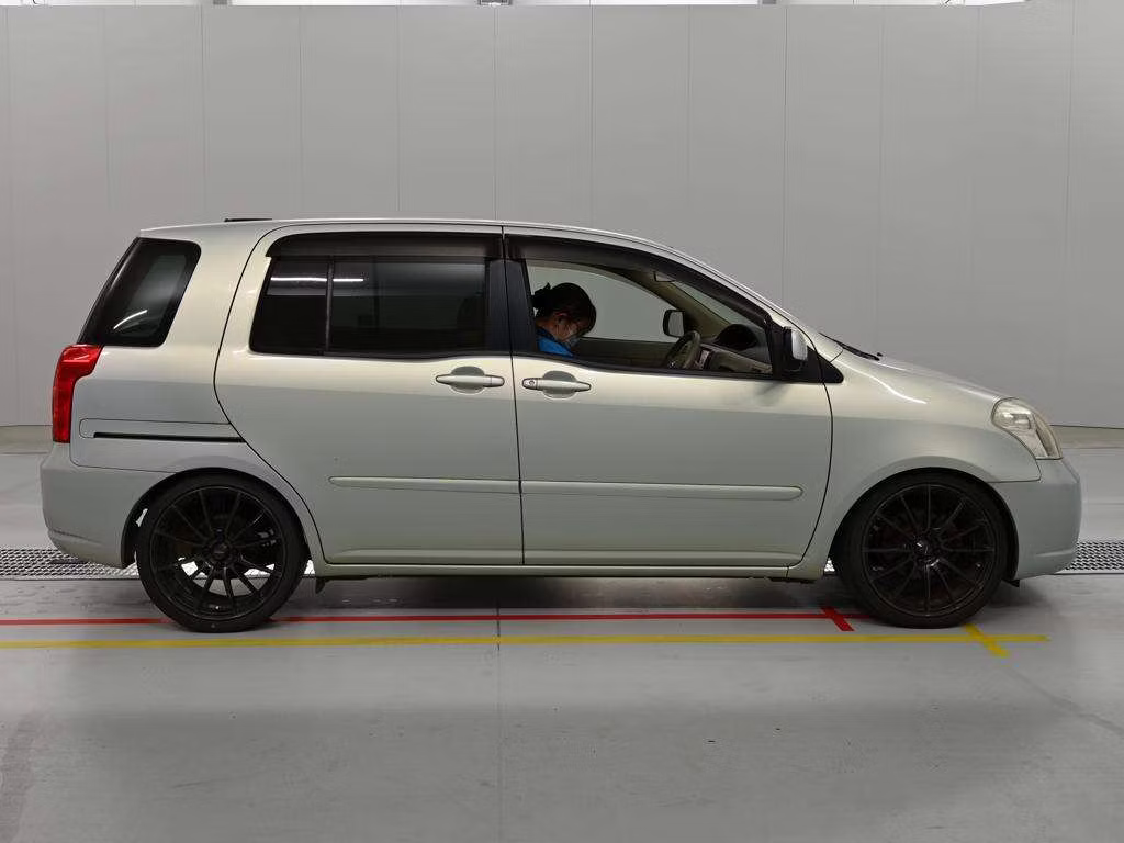 TOYOTA RAUM