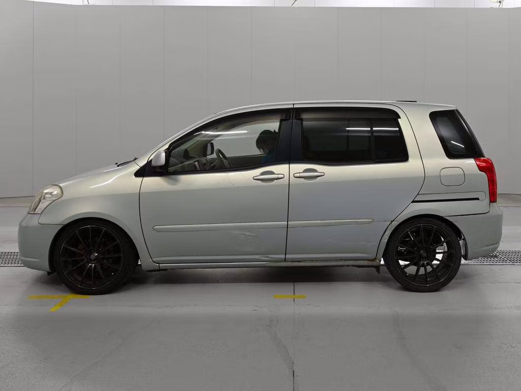 TOYOTA RAUM