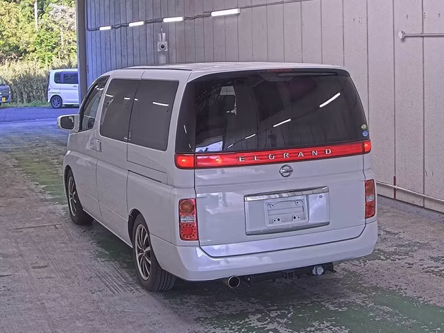 NISSAN ELGRAND