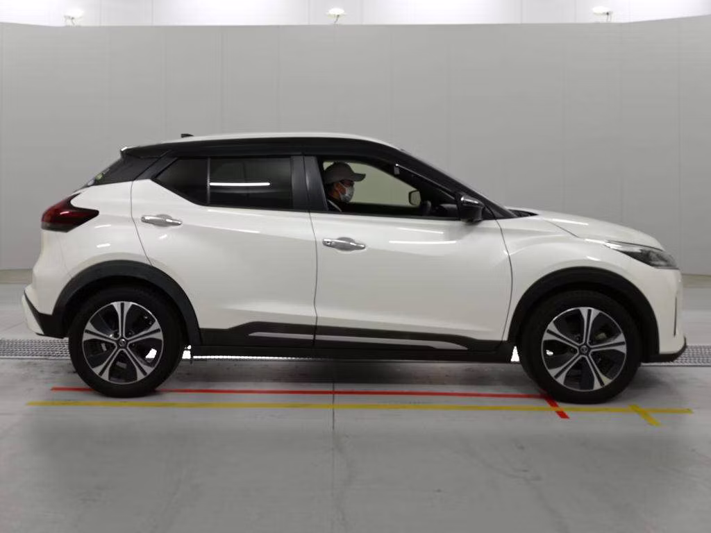 NISSAN KICKS