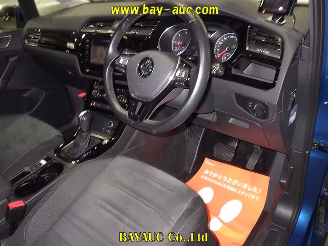 VOLKSWAGEN TOURAN