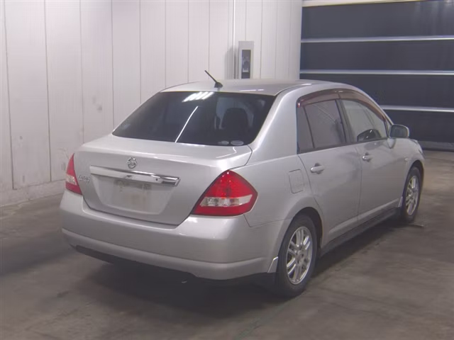 NISSAN TIIDA LATIO