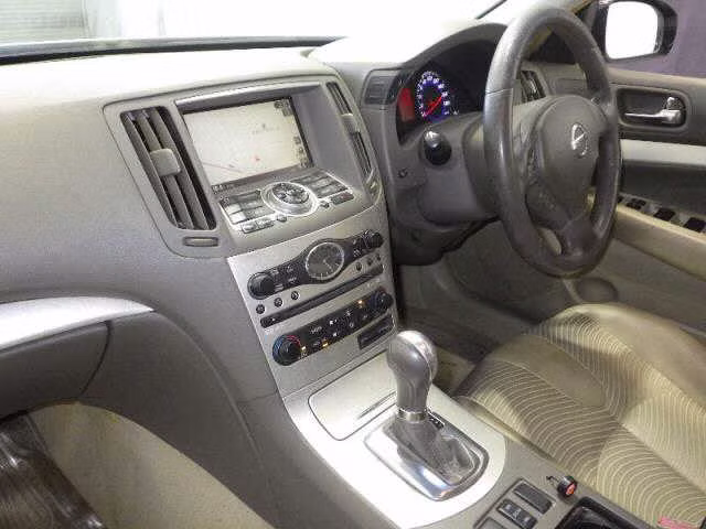 NISSAN SKYLINE