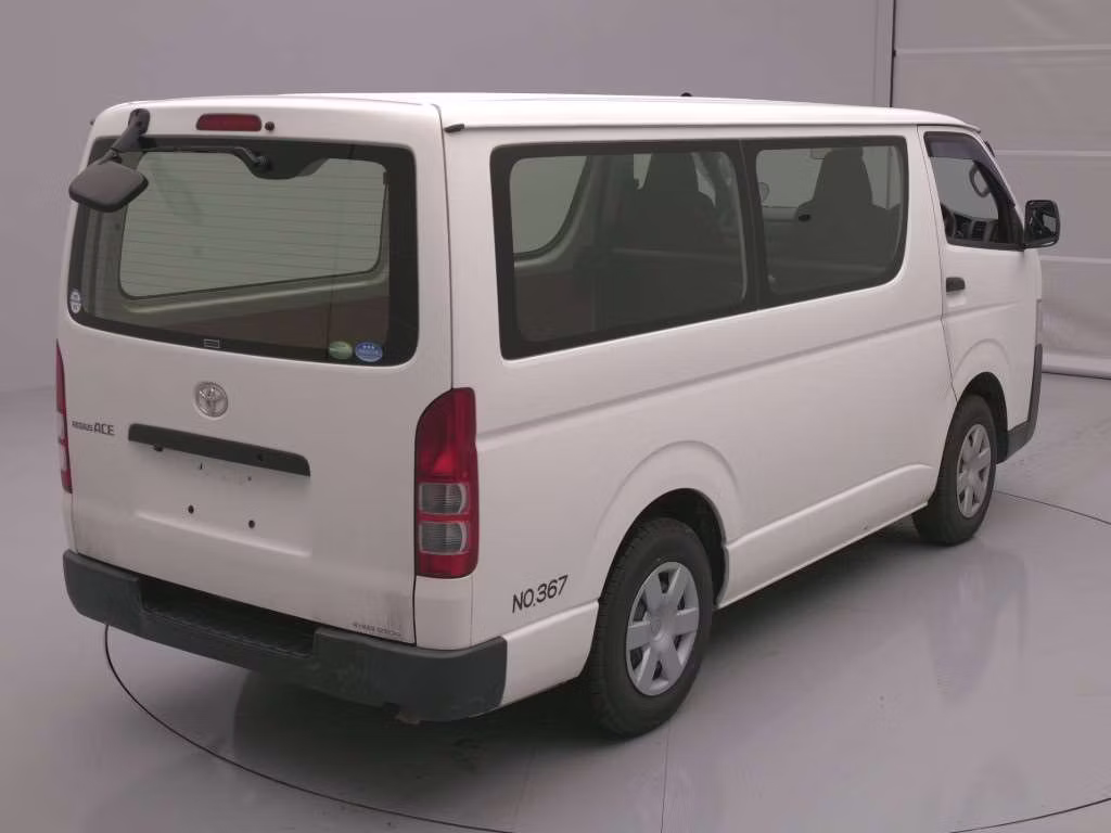 TOYOTA REGIUS ACE