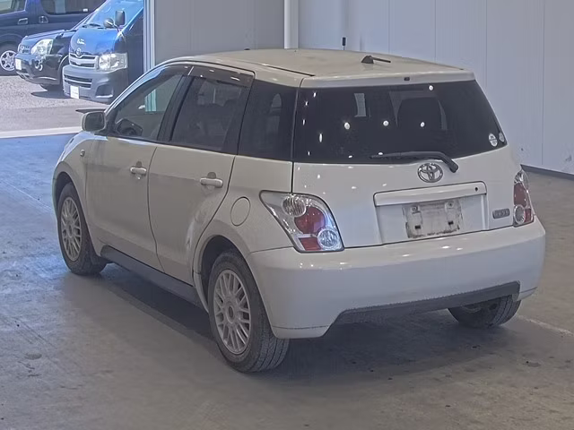 TOYOTA IST