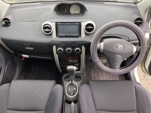 TOYOTA IST