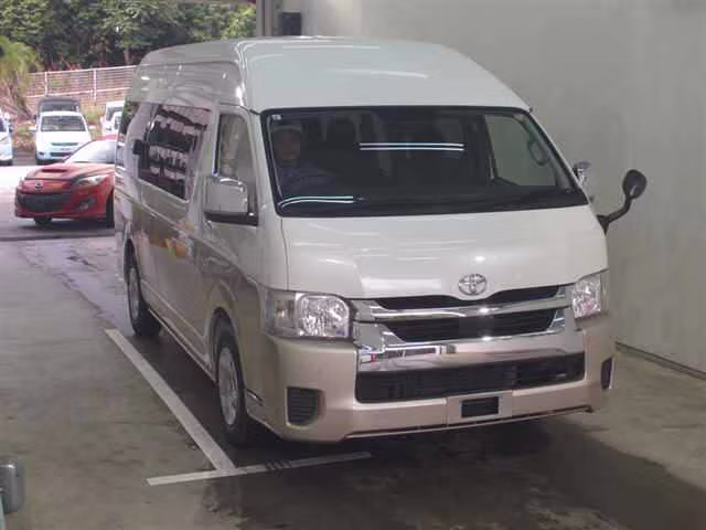 TOYOTA HIACE